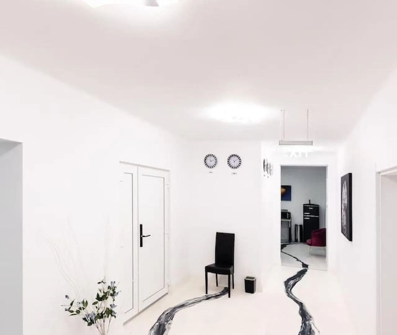 Bucharest Studios Dubai Room 아파트