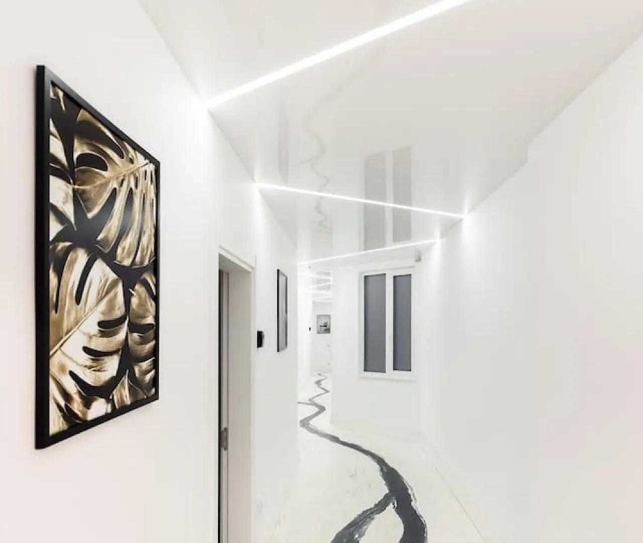 Bucharest Studios Dubai Room 0*,  루마니아