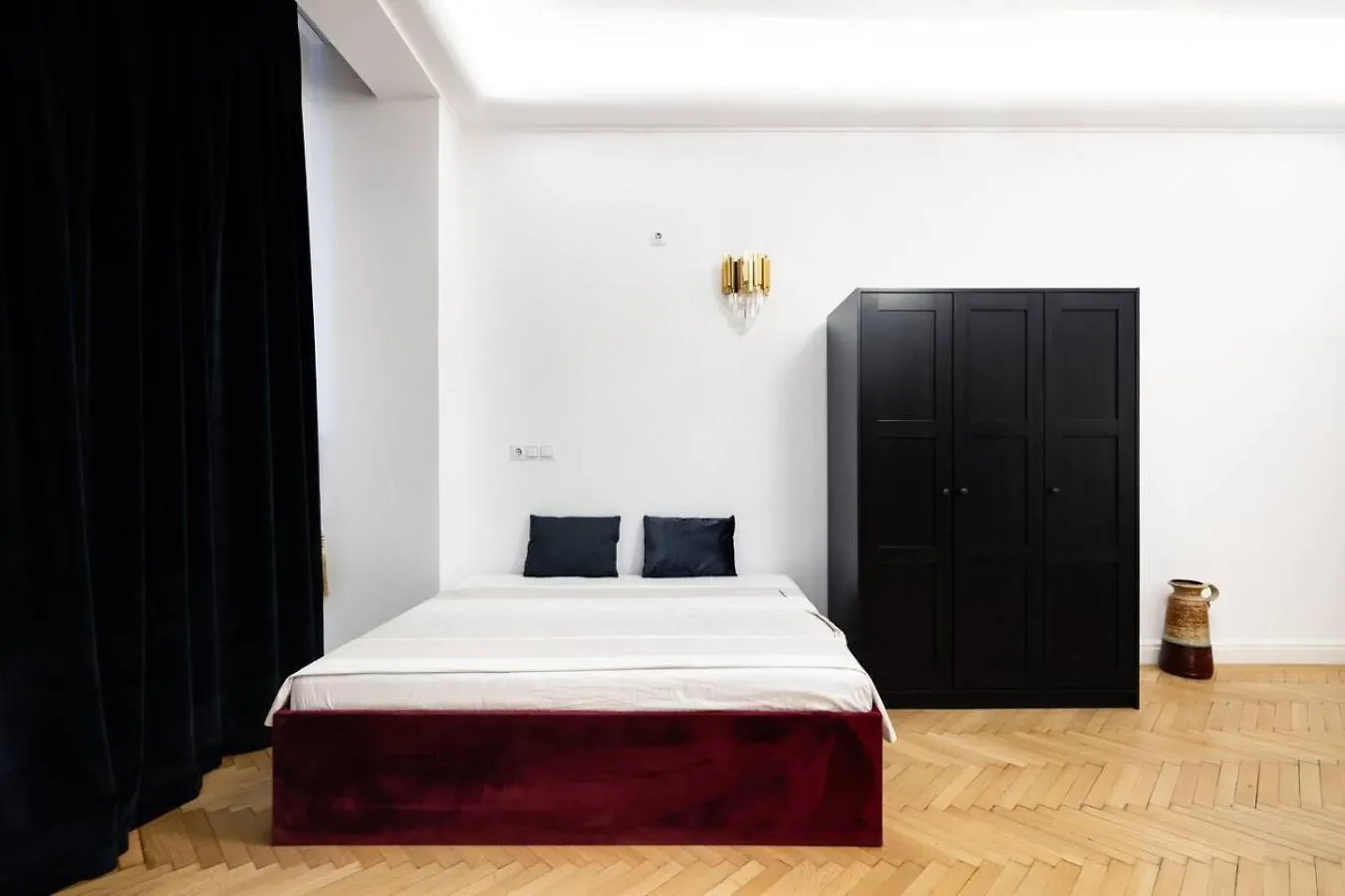 Bucharest Studios Dubai Room 루마니아