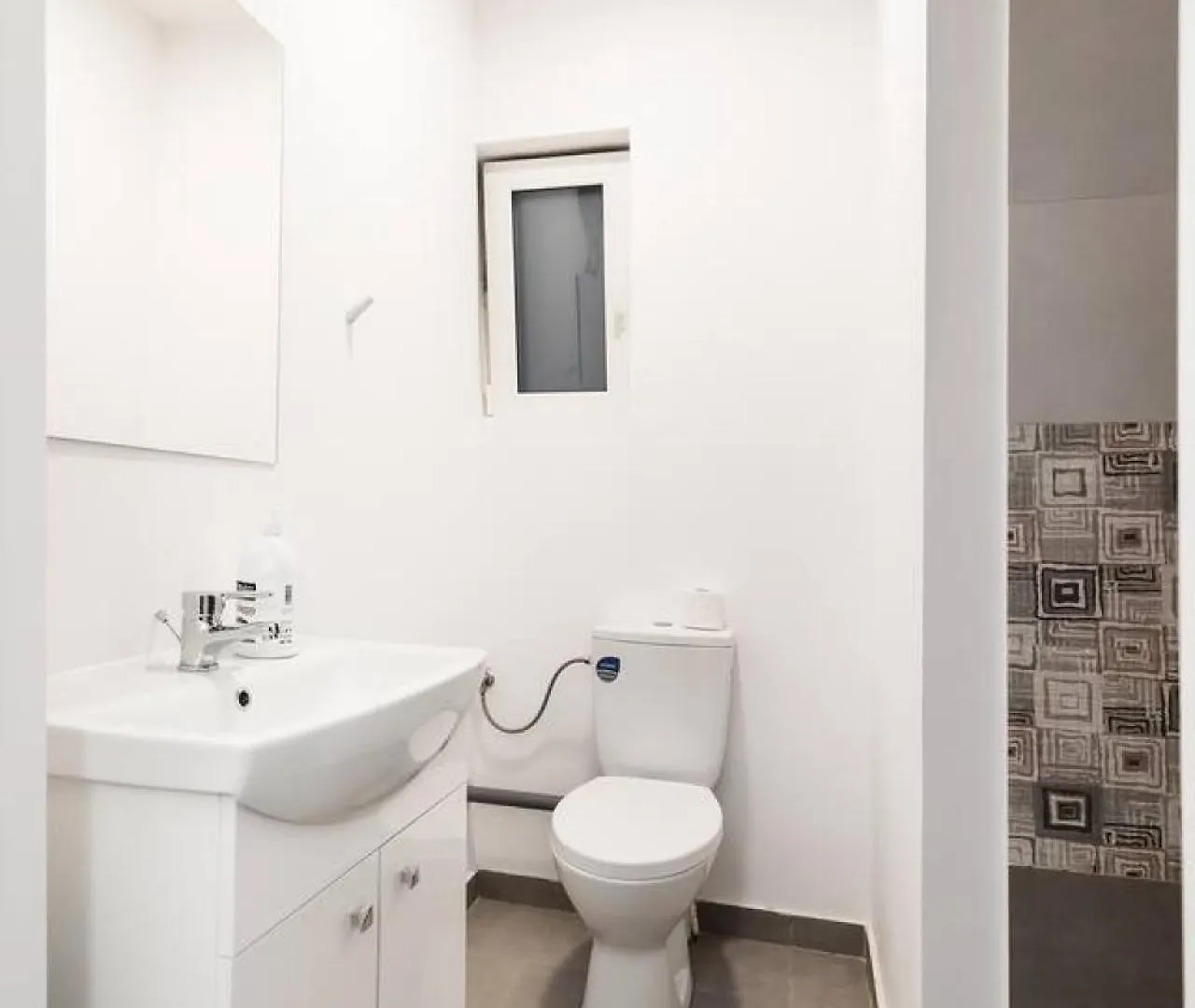 Bucharest Studios Dubai Room 아파트