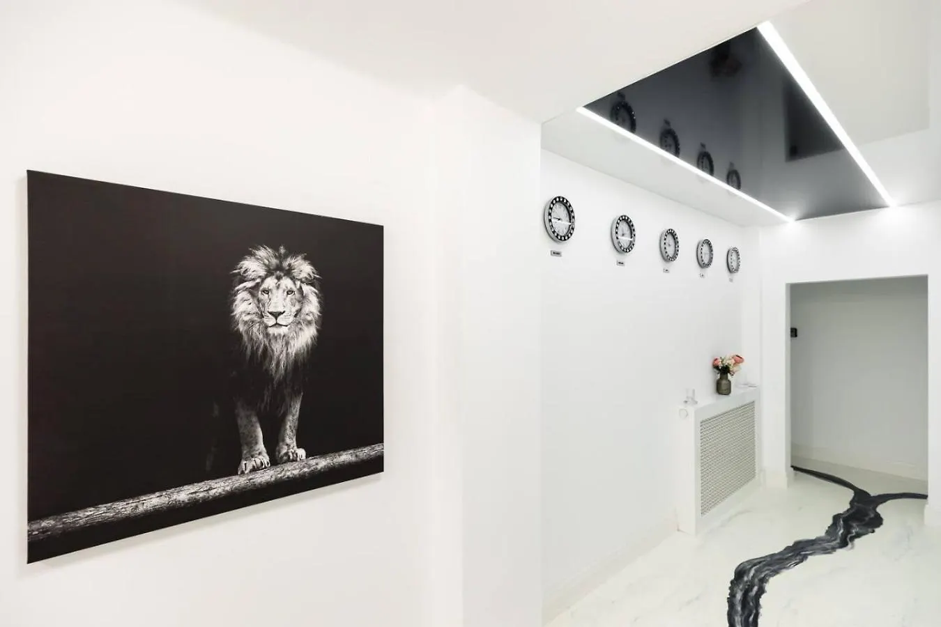 Bucharest Studios Dubai Room 0*,  Rumanía
